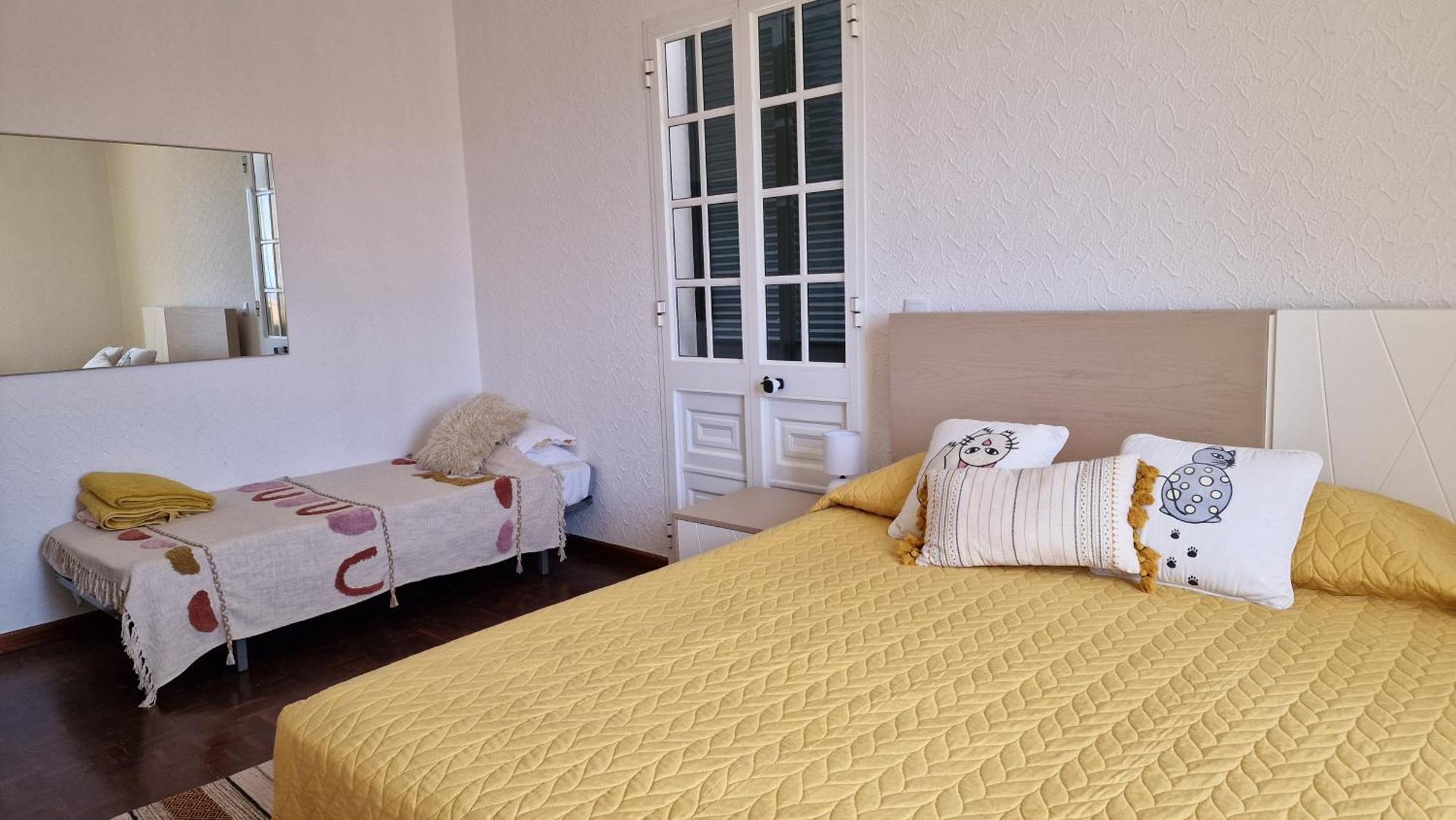 Sol E Mar By The Airport Holiday home *