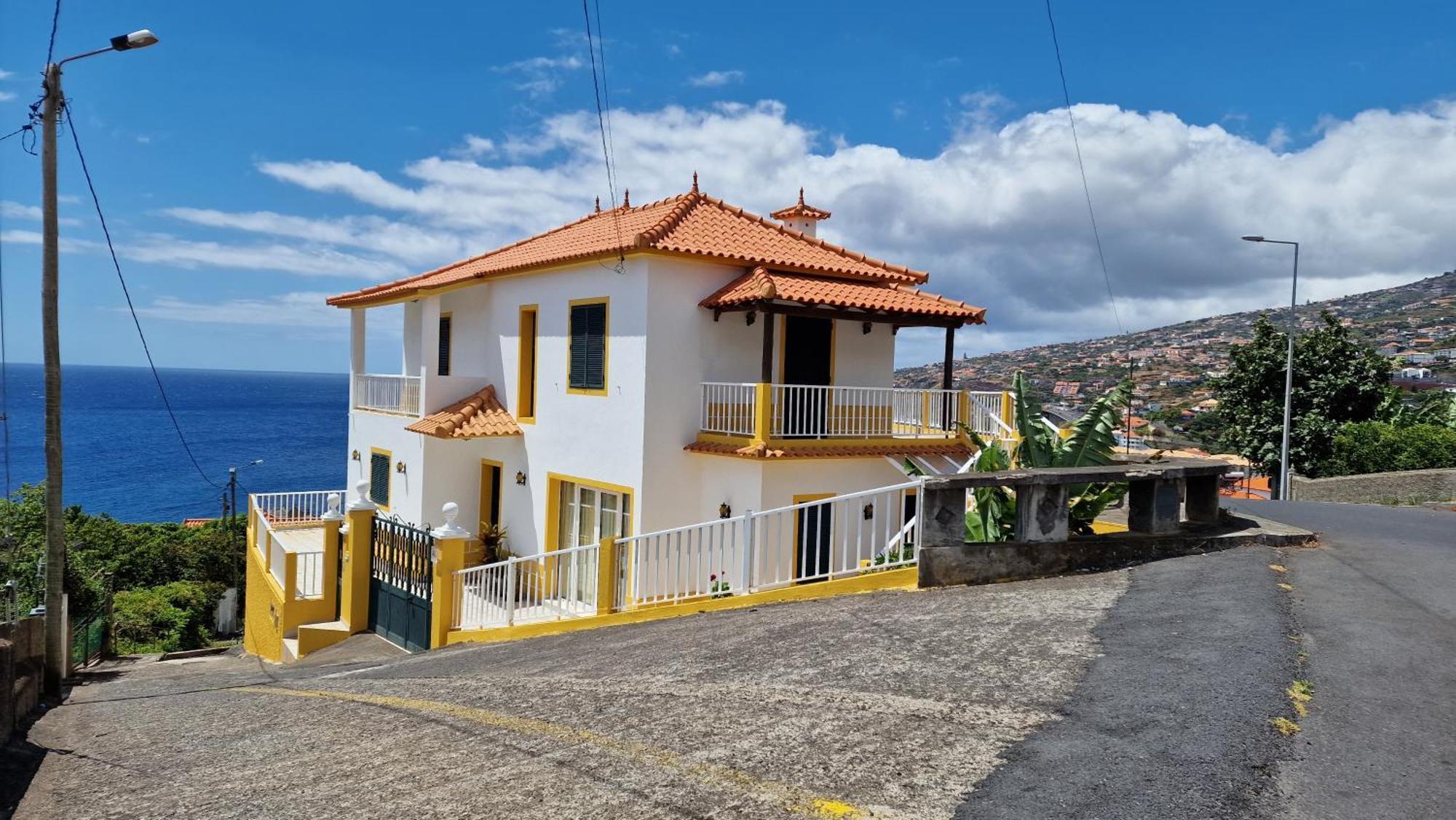 Sol E Mar By The Airport Holiday home *